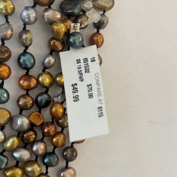 NWT Luxurious Multicolor Pearl Necklace - Picture 3 of 3